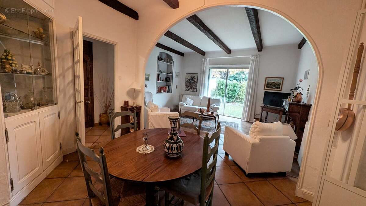 Maison à MORIERES-LES-AVIGNON