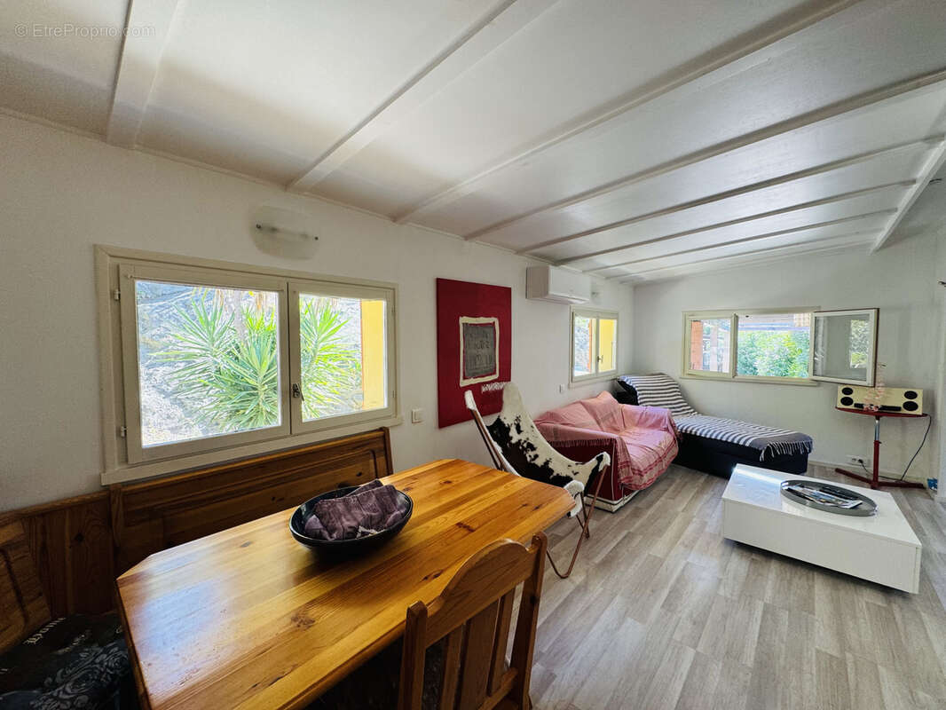 Maison à BORMES-LES-MIMOSAS