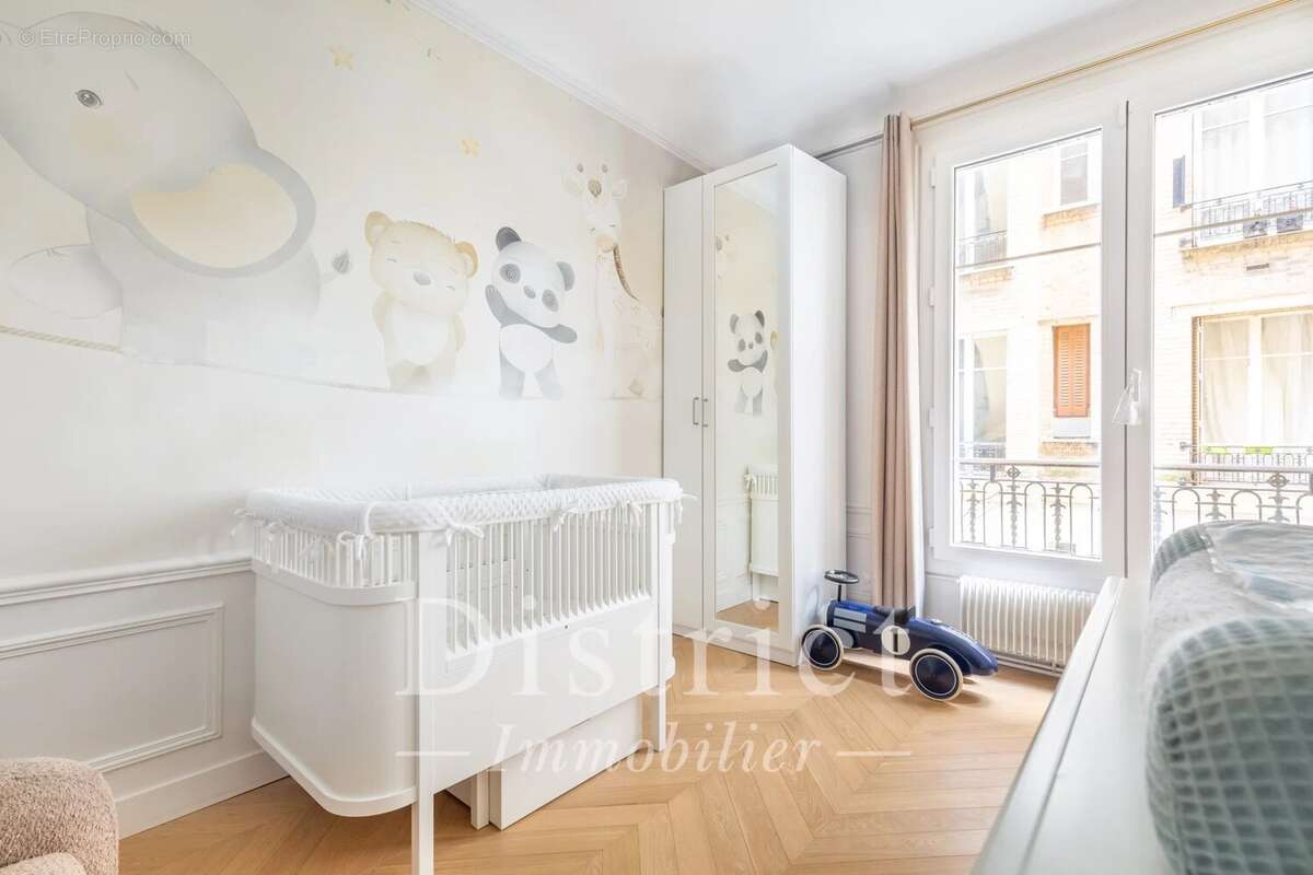 Appartement à PARIS-16E