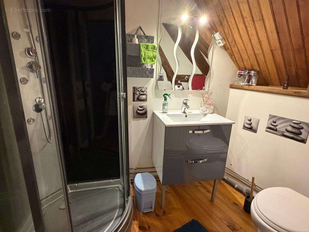 Maison ancienne de plus de 90 m² + bungalow T3 - À 7 min de la gare de Bueil - photo 8