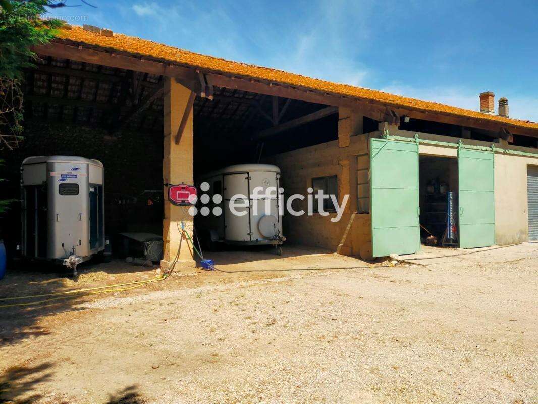Maison 242 m² à Eyguieres  - photo 10