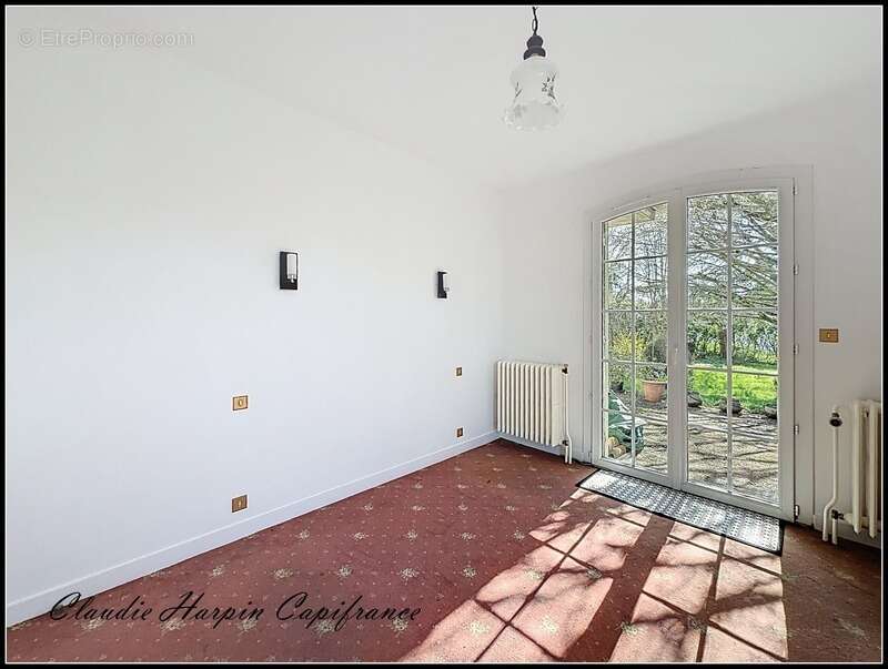 Maison à vendre 8 pièces  (79) CHATILLON-SUR-THOUET - 219 m² hab 4 à 6 ch - terrain environ 2500 m² - photo 17