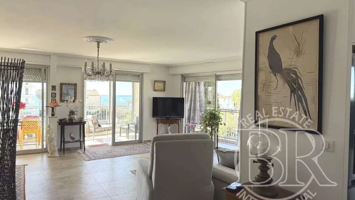 Appartement à VALLAURIS