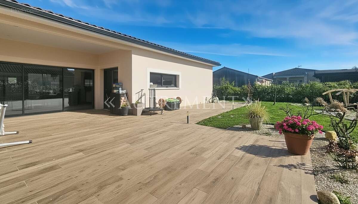 Maison à SAINT-SULPICE