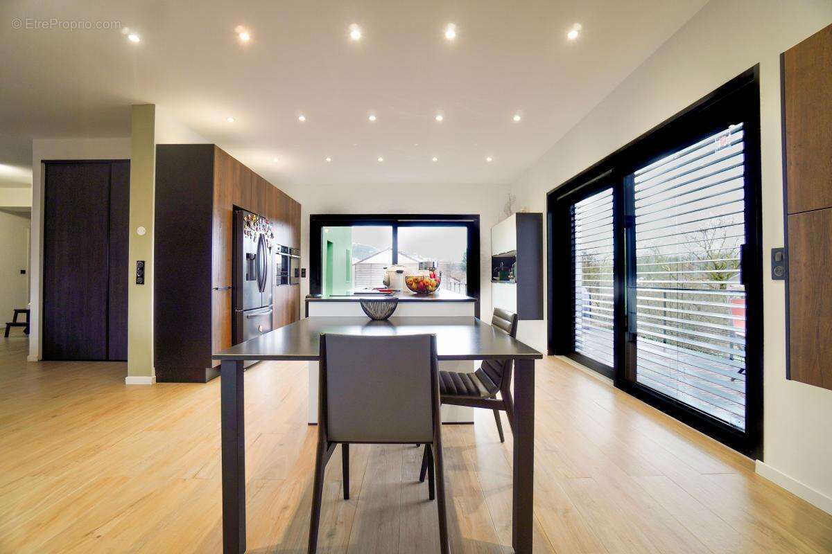 Maison à LAY-SAINT-CHRISTOPHE