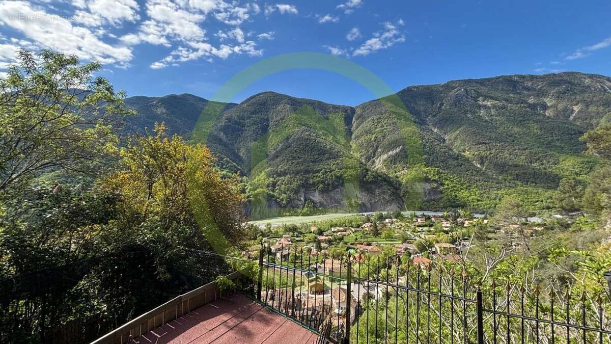 Maison à TOUET-SUR-VAR