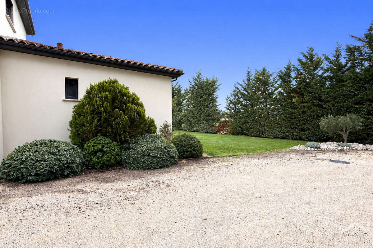 Maison à SAINTE-CECILE-LES-VIGNES
