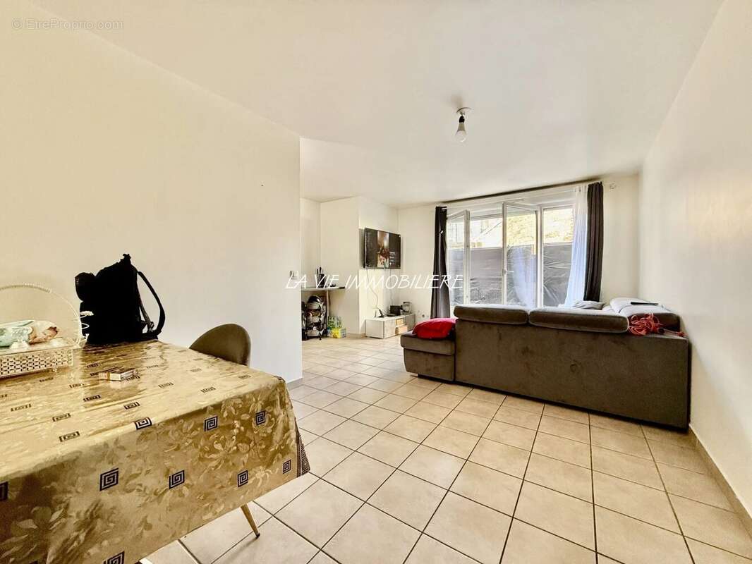 Appartement à LES PAVILLONS-SOUS-BOIS