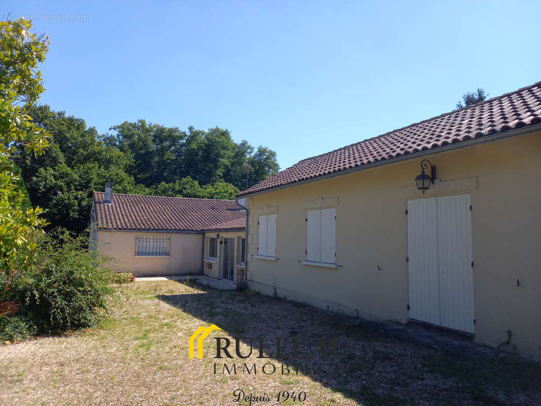 Maison à SAINT-CHRISTOLY-DE-BLAYE