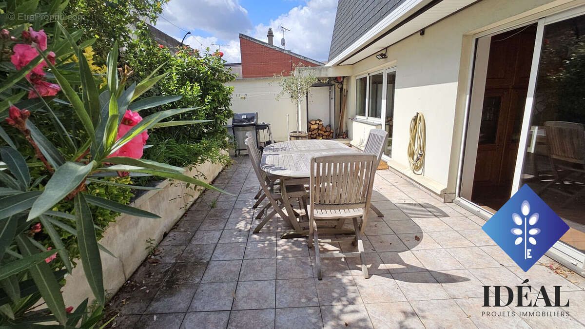 Maison à LA COURNEUVE