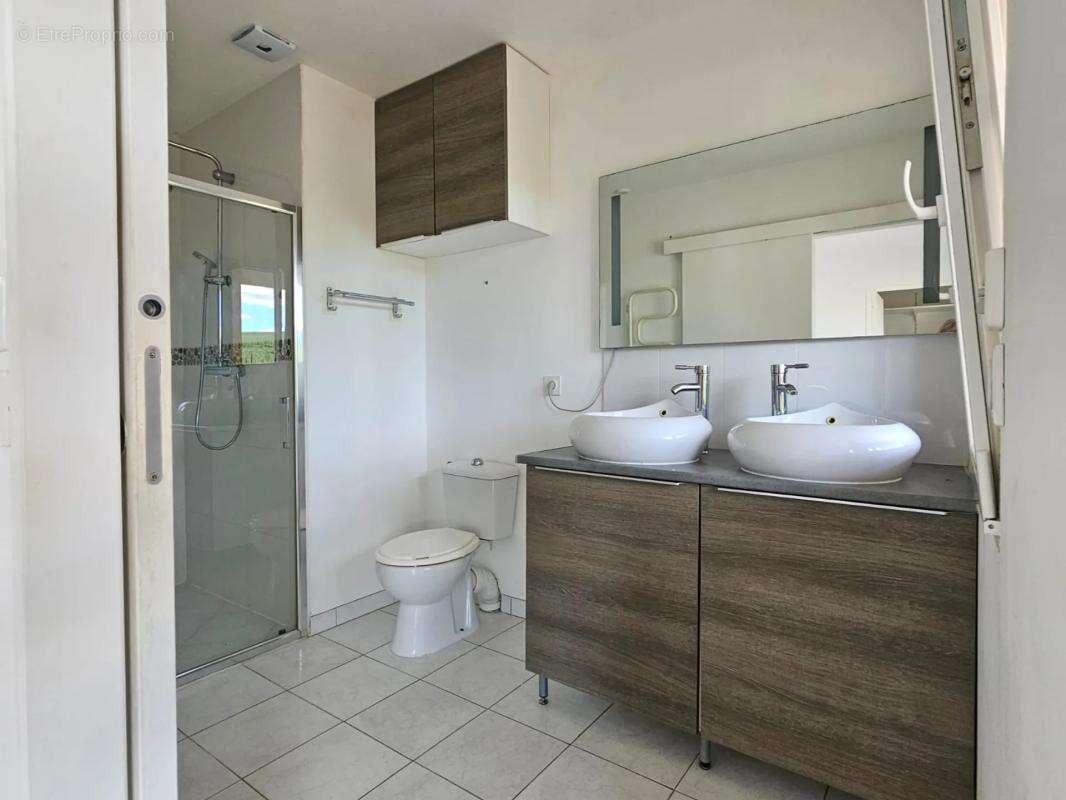 Appartement à PEYRIERE