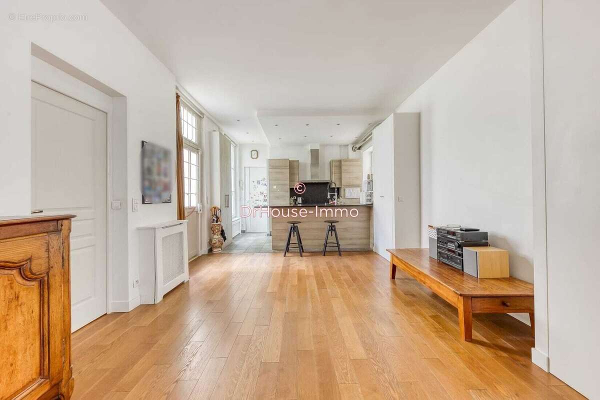 Appartement 87 m² à Paris-9e  - photo 2