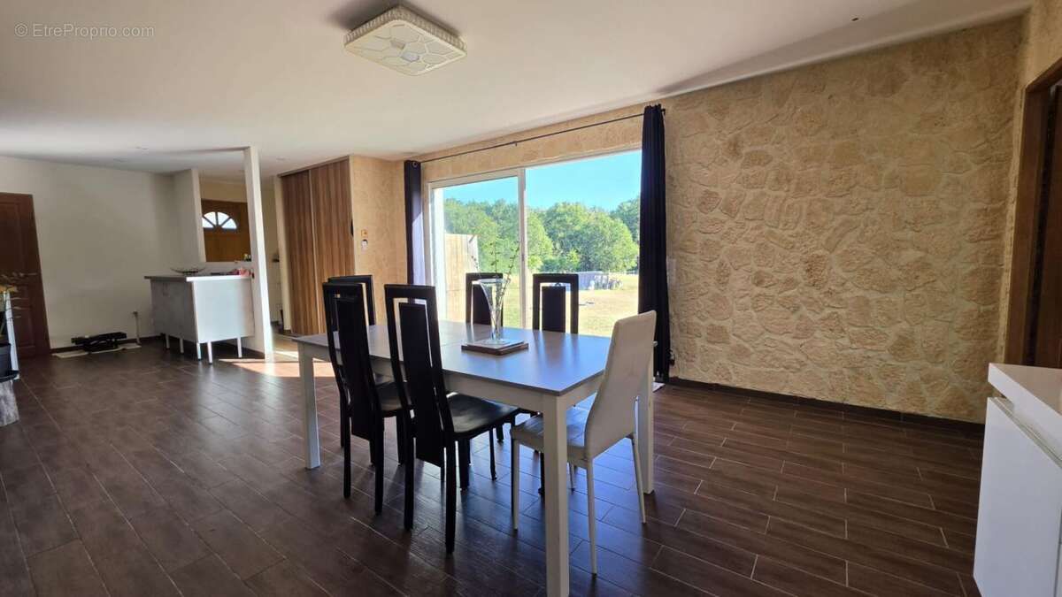 Maison plain pied avec 2 hectares de prairies - photo 6
