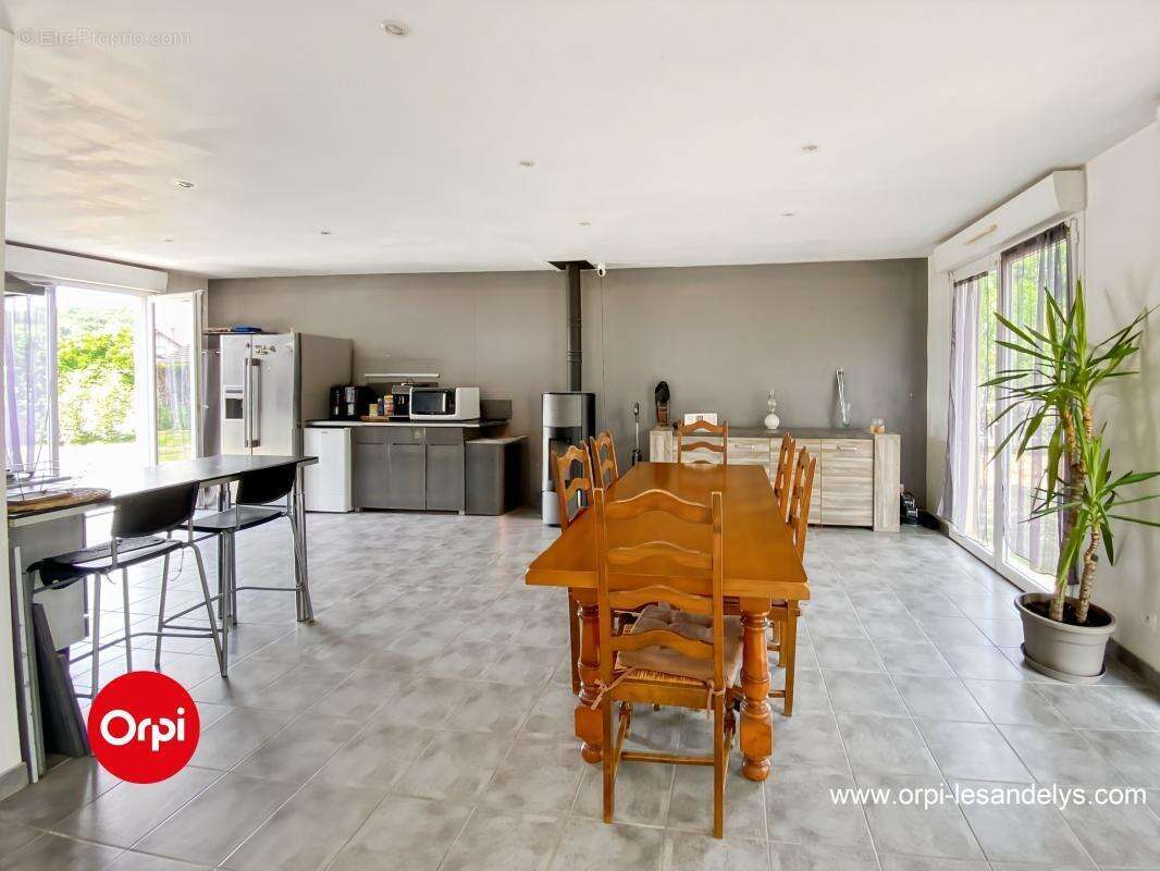 À Vendre Pavillon RT2012 - séjour (42 m²)  3 chambres  Terrain 812 m² - photo 9