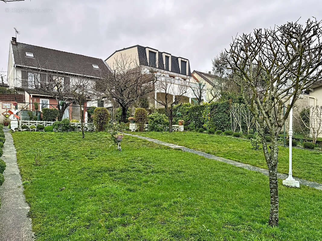 Maison à SAVIGNY-SUR-ORGE