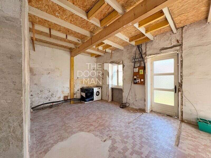 Maison à SAINT-HILAIRE-DE-CHALEONS