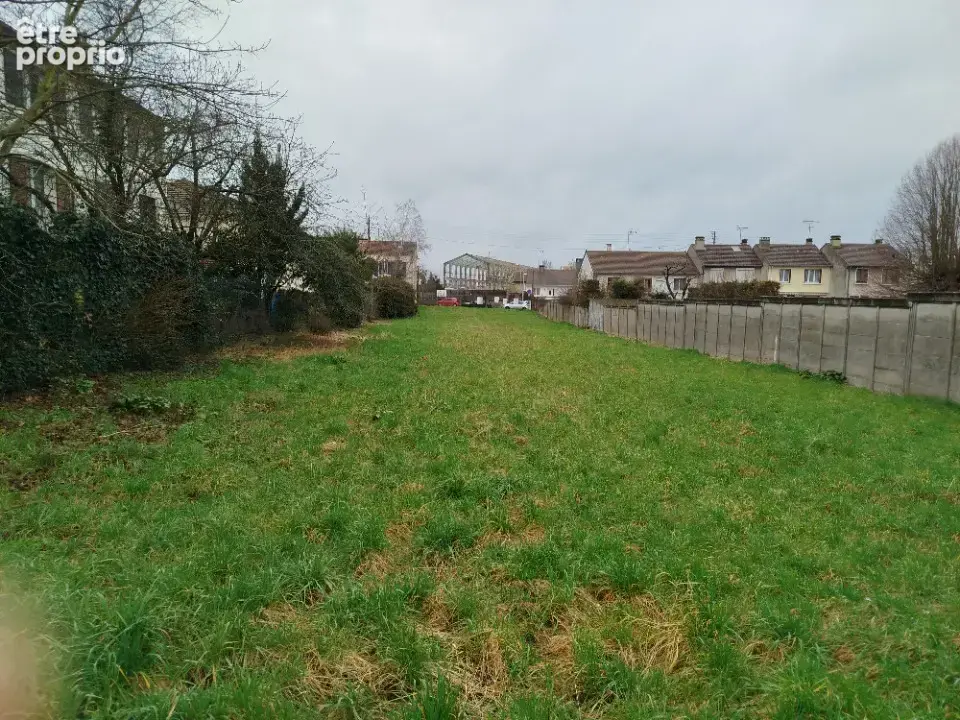 Terrain à MANTES-LA-VILLE