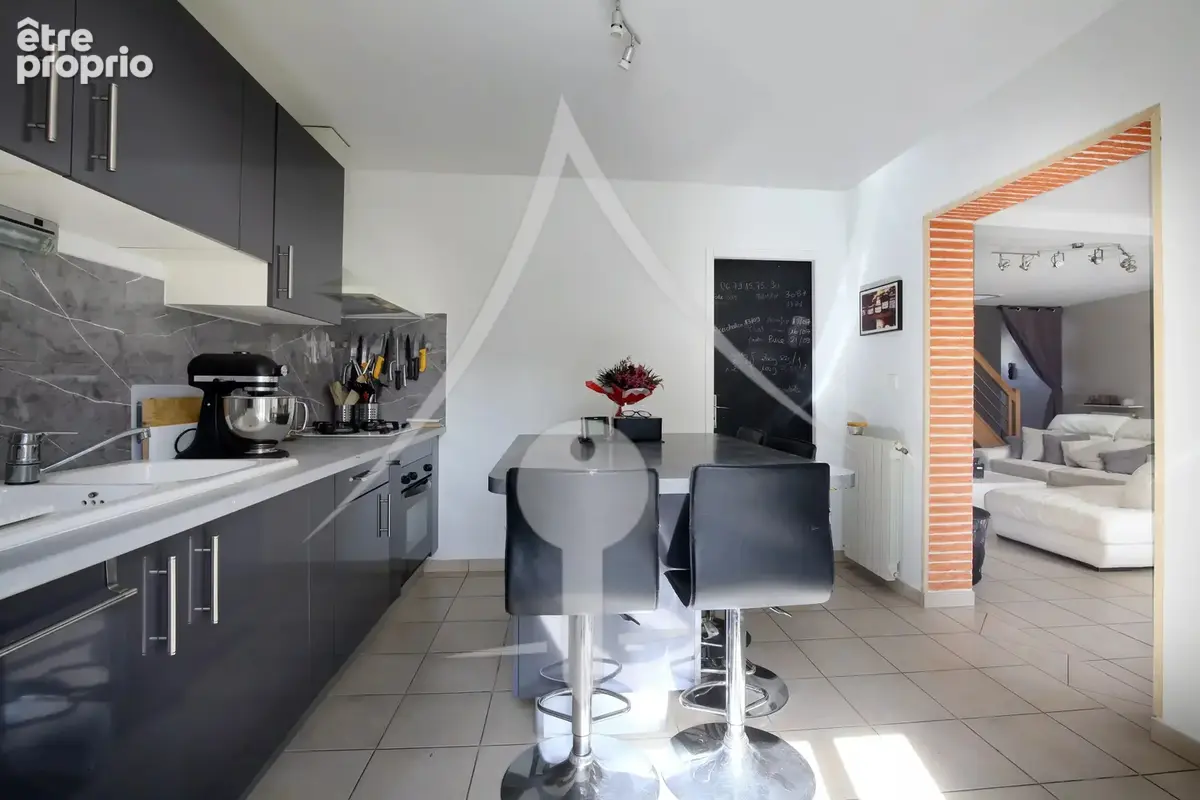 Maison de village T6 - Garage - Piscine - Jardin - Dépendance à LAVERNOSE-LACASSE - photo 4