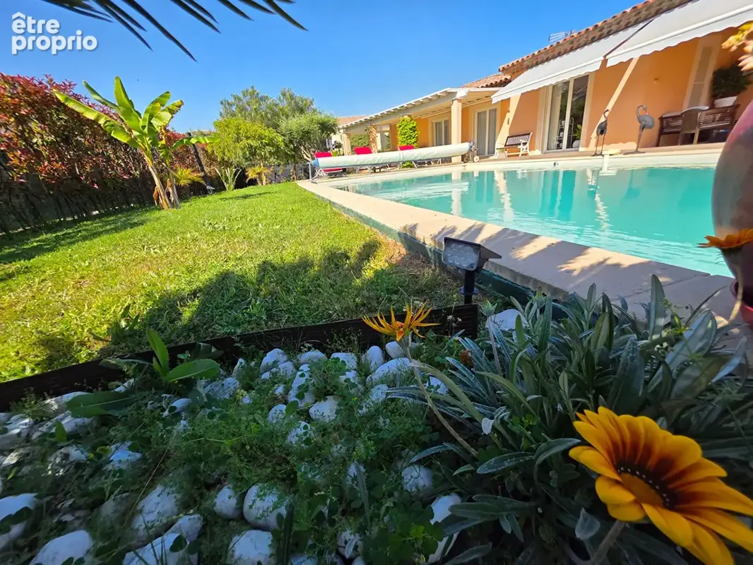 Superbe Villa De plain pieds , avec piscine, jardin stationnements dans quartier résidentiel Des Plans - photo 9