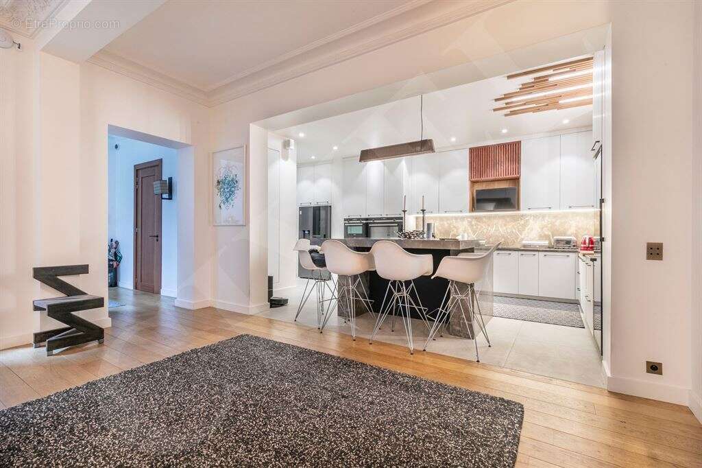 Appartement à PARIS-17E