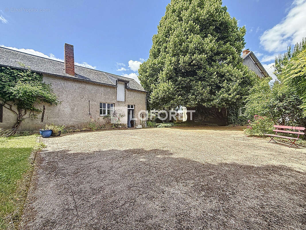 Maison à BRISSAC-QUINCE