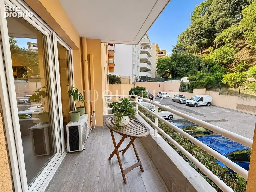 Deux pièces rénové à vendre avec terrasse et cave, au premier étage d’un immeuble moderne - photo 6