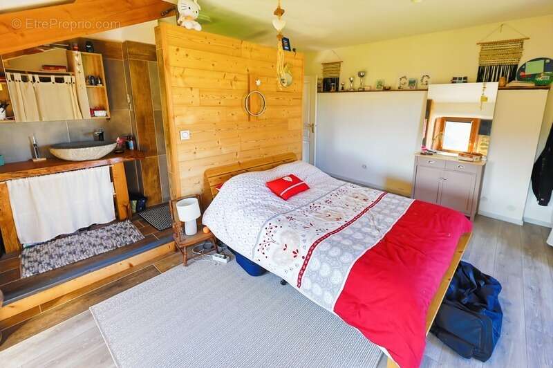 Maison à LA CHAPELLE-DEVANT-BRUYERES