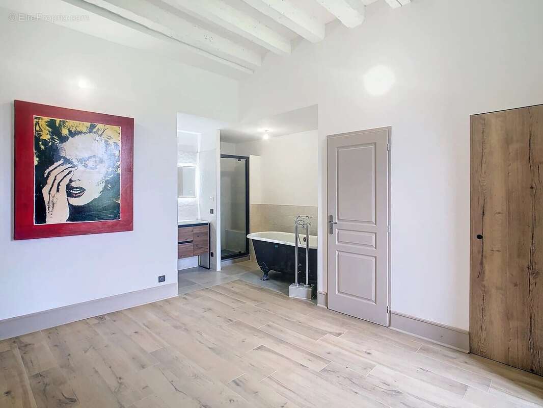 Allinges - T4 - 164 m² - Entièrement rénové - Terrasse et grand parc de 3 200 m². - photo 8