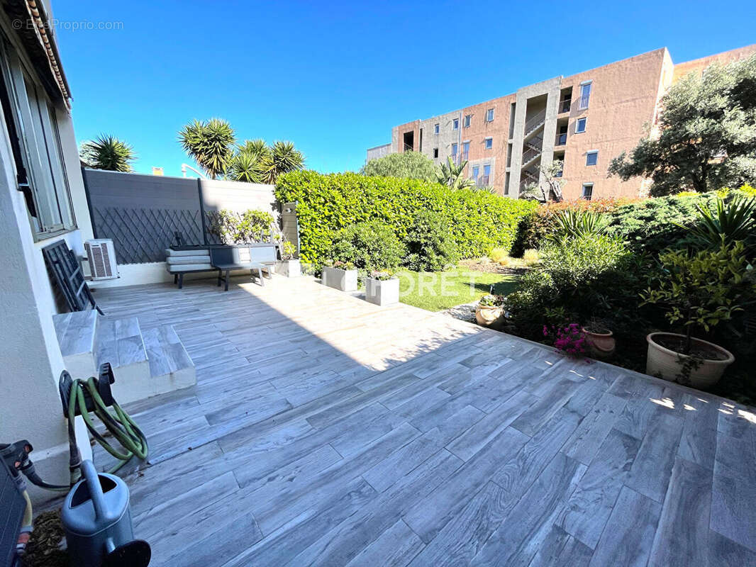 Appartement à SAINT-LAURENT-DU-VAR