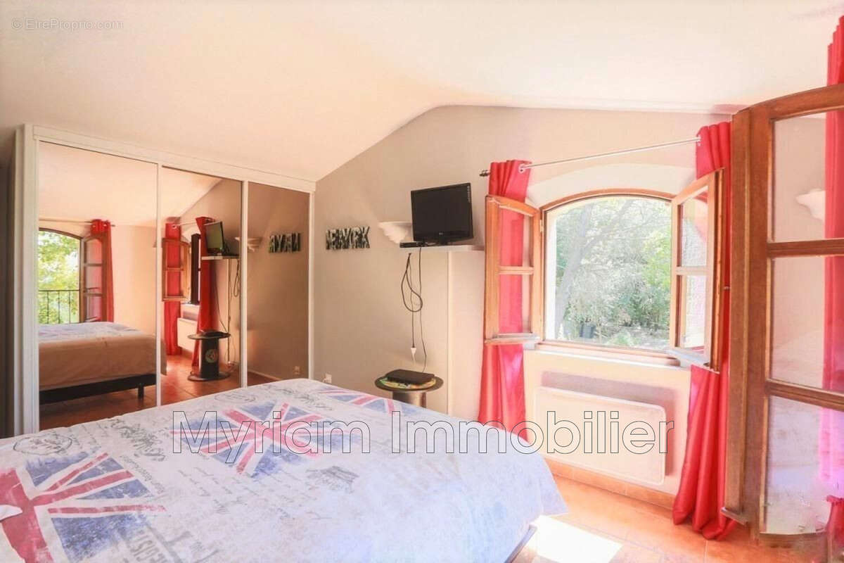 Maison à SAINT-CEZAIRE-SUR-SIAGNE