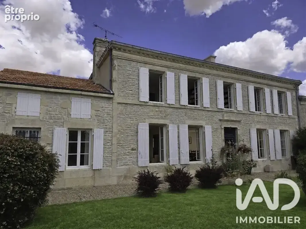 Photo 1 - Maison à VILLENEUVE-LA-COMTESSE