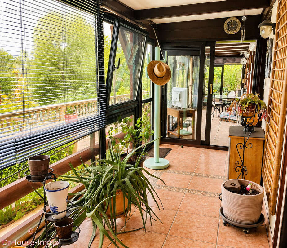 Maison 215 m² à Villers-Sur-Le-Roule  - photo 8