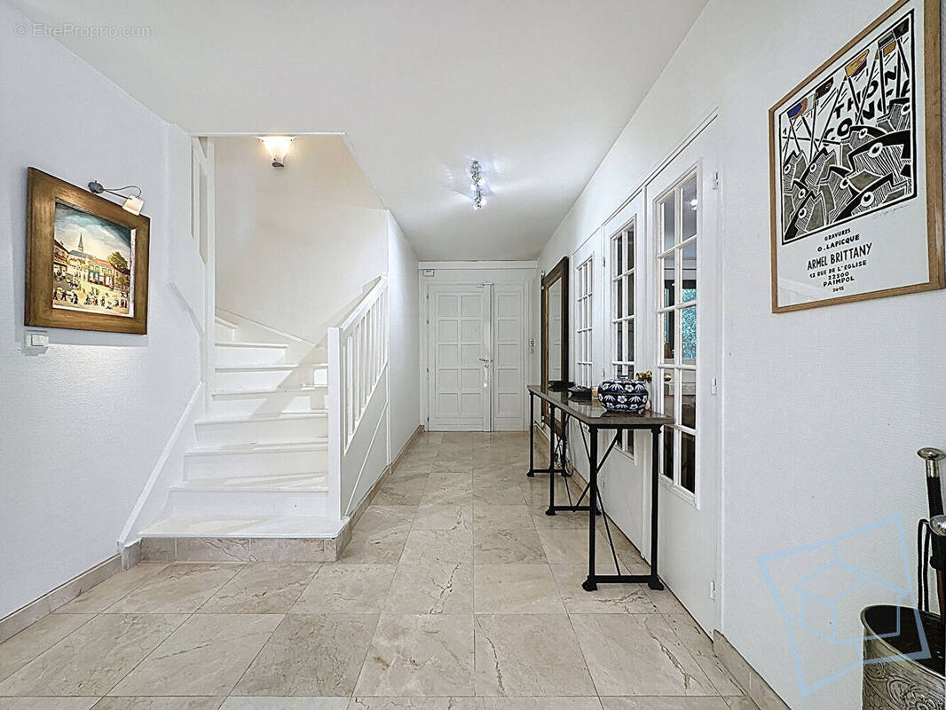 Maison à VOISINS-LE-BRETONNEUX