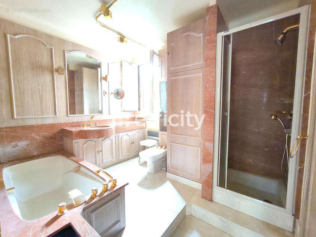 Appartement à PARIS-19E