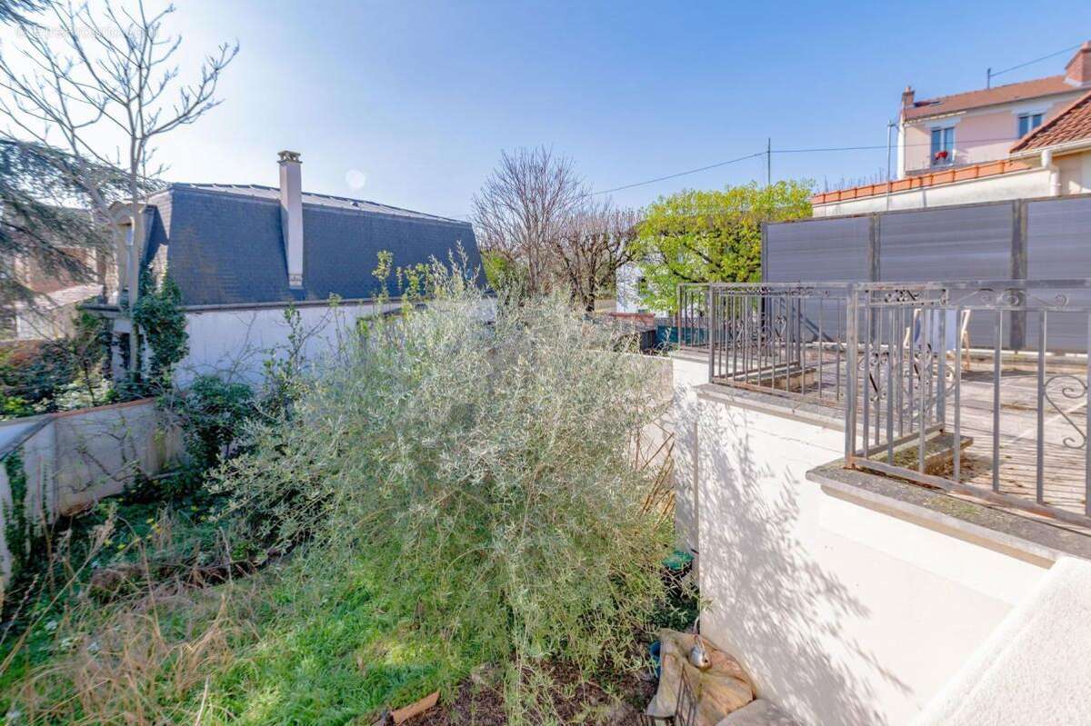 94 - saint maur - la varenne st hilaire - maison avec jardin - photo 5