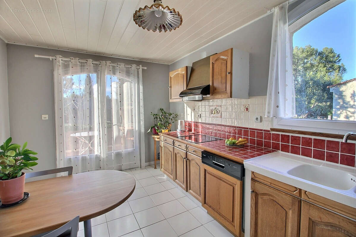 Maison à SAINT-CLEMENT-DE-RIVIERE