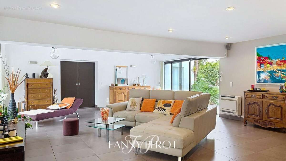 Exceptionnelle villa de 205m² + terrain constructible à Saint-Cyprien - photo 8