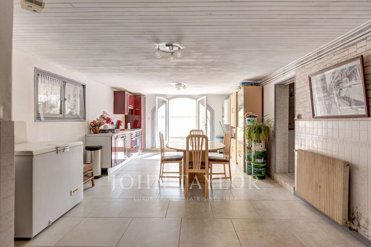 Maison à AMBARES-ET-LAGRAVE