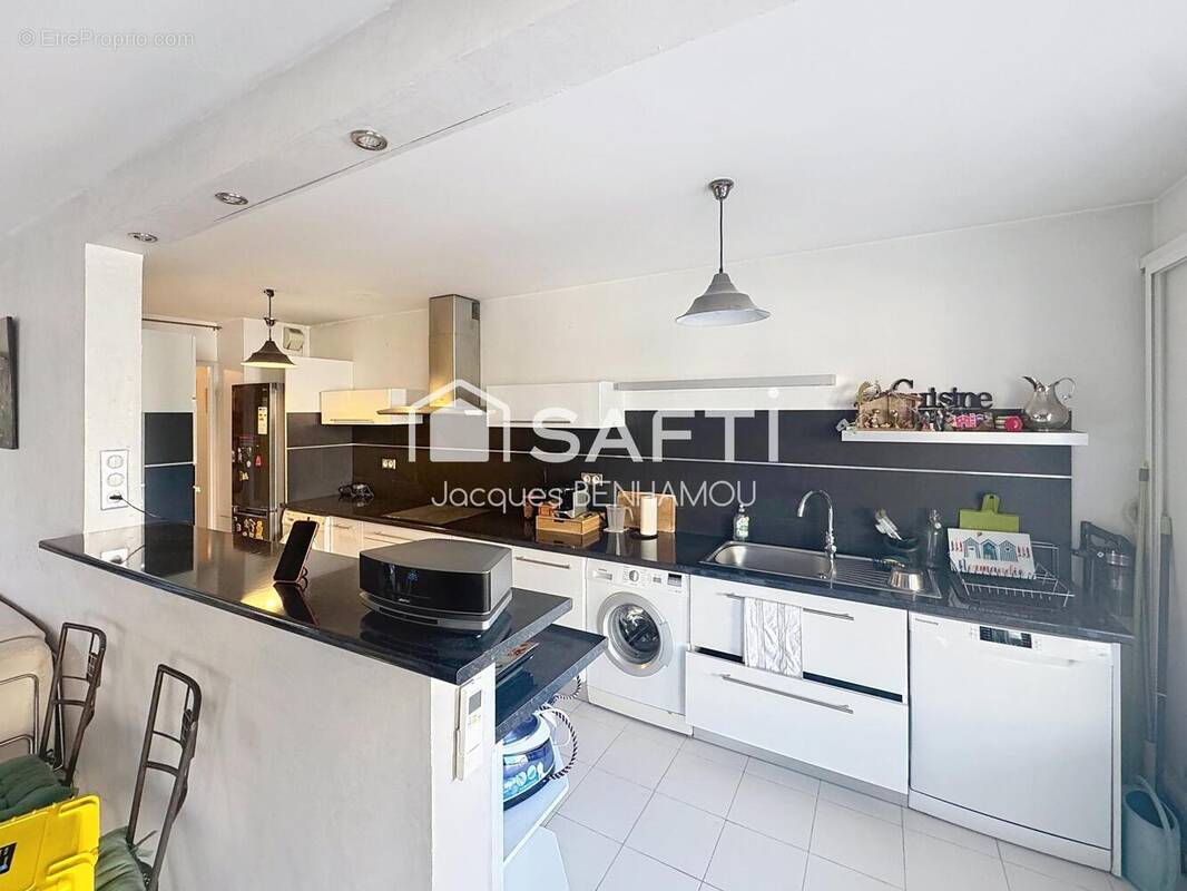 Photo 1 - Appartement à MARSEILLE-5E