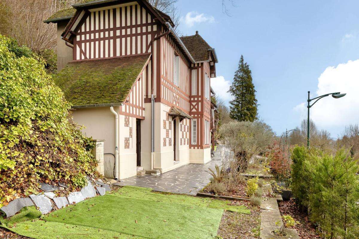 Maison à MANNEVILLE-SUR-RISLE