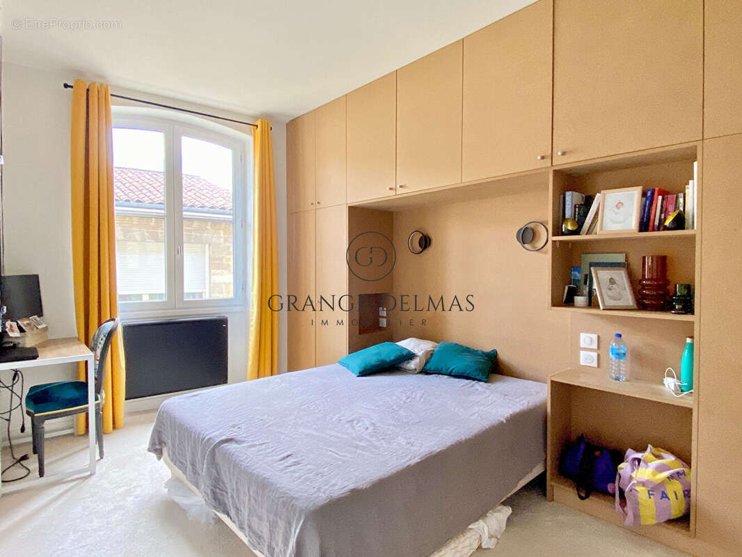 Appartement T3 entièrement rénové  avec cave - Immeuble en pierre - CHARTRONS - photo 5