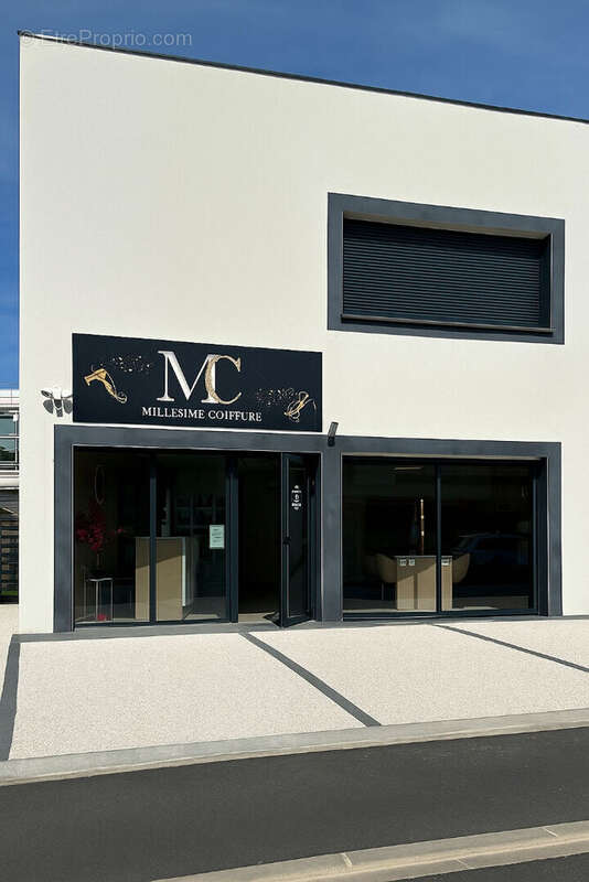 Superbe salon de coiffure neuf de 90m² avec aquabike et parkings - Marseillan - photo 2