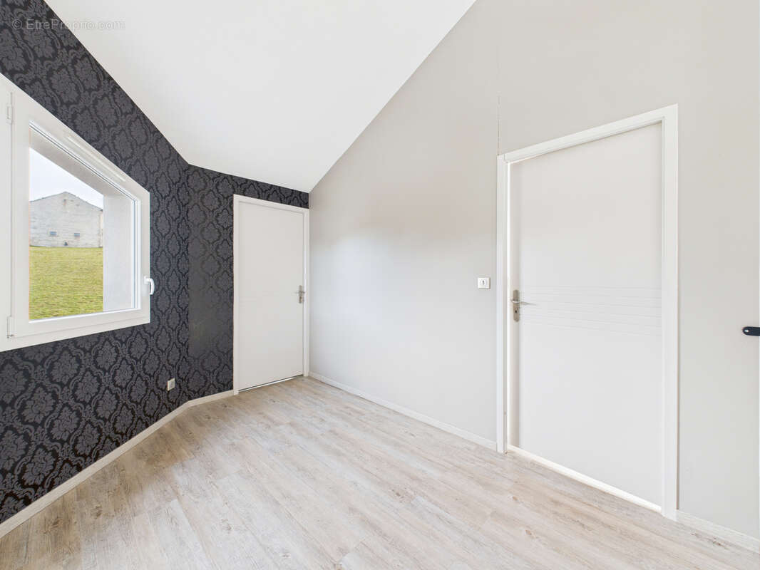 Maison à SAINT-PIERRE-EYNAC