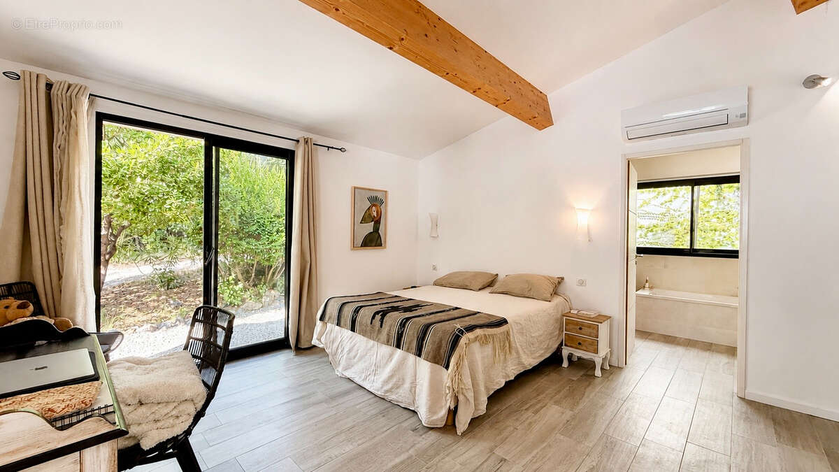 Villa de plain pied avec acces foret piscine chauffee garage appartement independant dans un domaine prive a puget sur argens - photo 10