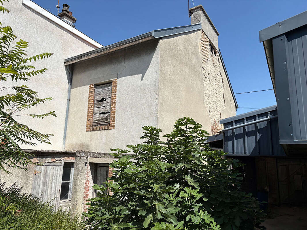 Maison à démolir  à REIMS Boulevard POMMERY sur 301 m² de terrain - photo 3