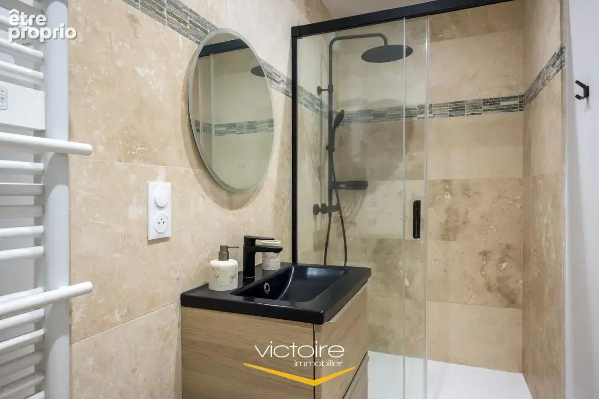 LYON 3 MONTCHAT –  Spacieux T4 119 M² (transformable en T5) avec PATIO PRIVATIF - photo 13
