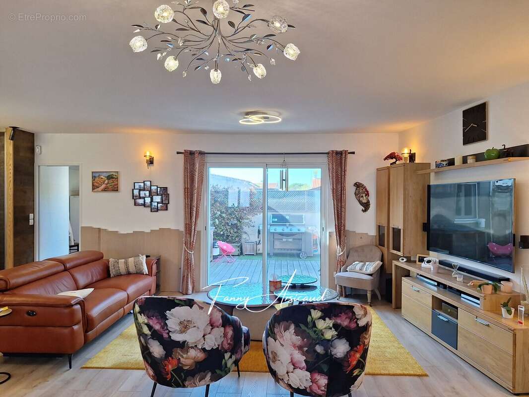 Maison à CHAMPAGNE-LES-MARAIS