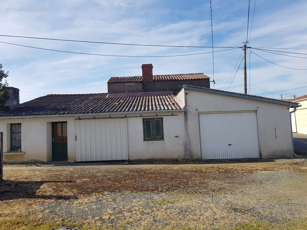 Maison de village à rénover - 60 m2 - 6 pièces - photo 3