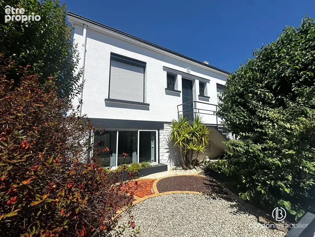 Maison 11 pièces -  208 m² - À seulement 1km des commodités de Challans - photo 2