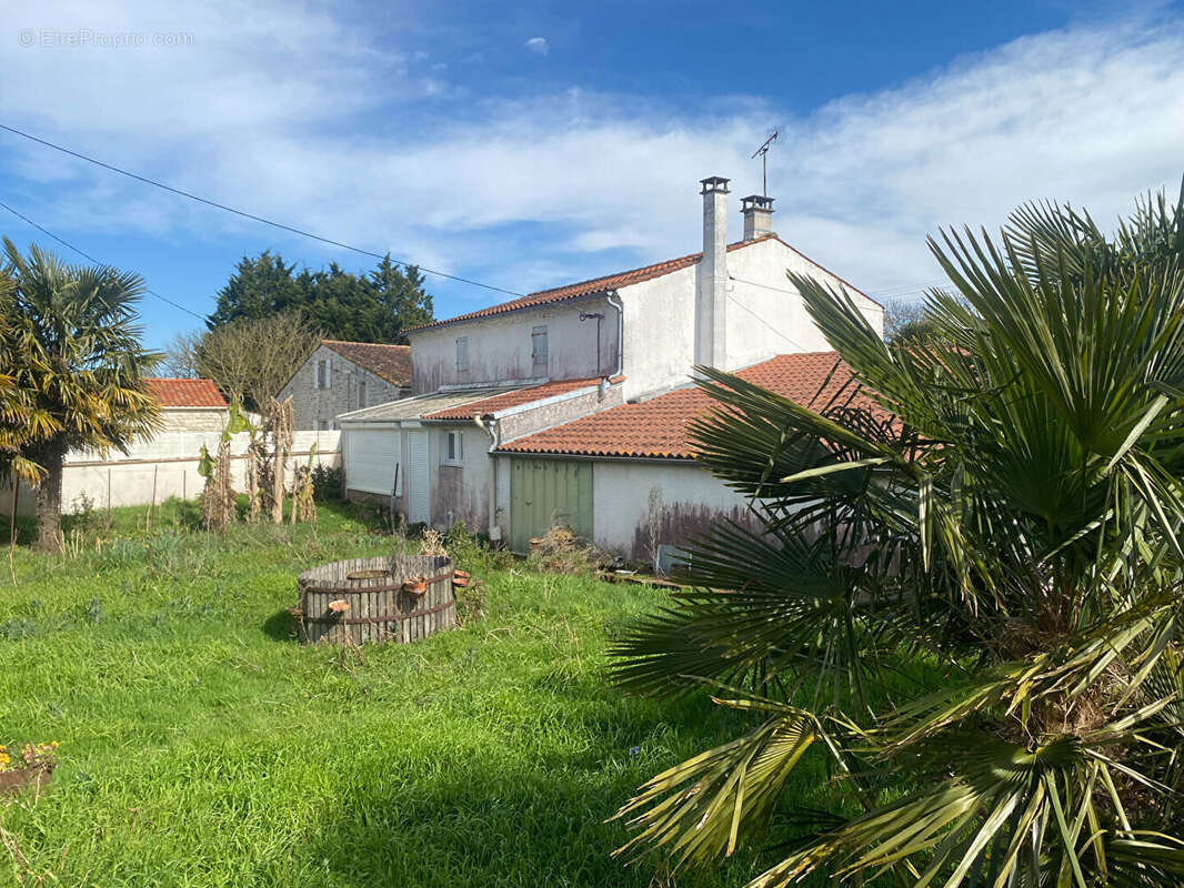 Maison à LA GRIPPERIE-SAINT-SYMPHORIEN